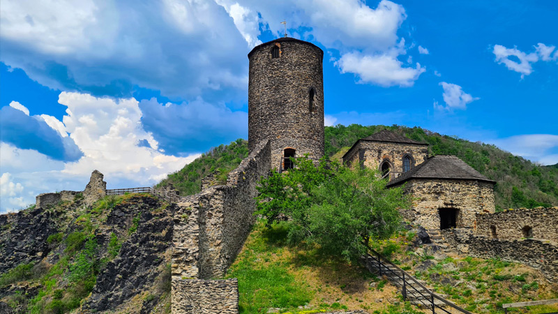 Top-30-pohádkových-hradů-a-zámků-v-České-republice-hrad-strekov